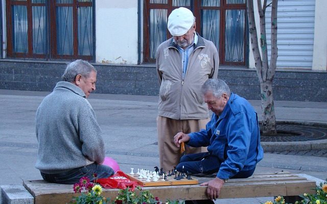 Fun Activities for Seniors in the Winter