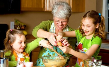 How to Care for a Loved One with Alzheimer's during the Holidays